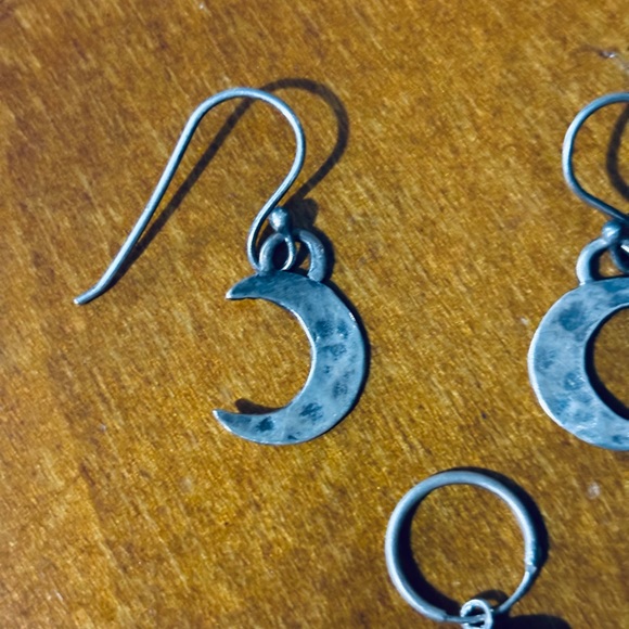 Sterling silver crescent moon earring set - Picture 4 of 6